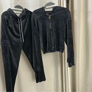 Elegant Black Velour Women's Tracksuit